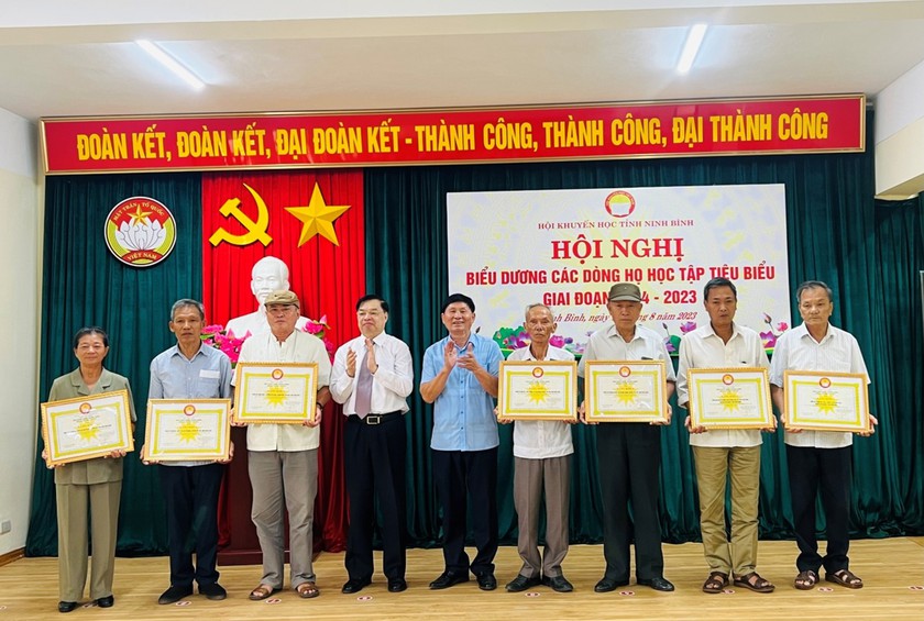 Hội Khuyến học tỉnh Ninh Bình: Biểu dương 50 dòng họ học tập tiêu biểu giai đoạn 2014-2023 - Ảnh 4.