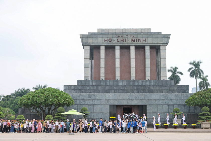 Lăng Chủ tịch Hồ Chí Minh - nơi các thế hệ người dân Việt Nam được tỏ lòng biết ơn Bác Hồ - Ảnh 1.