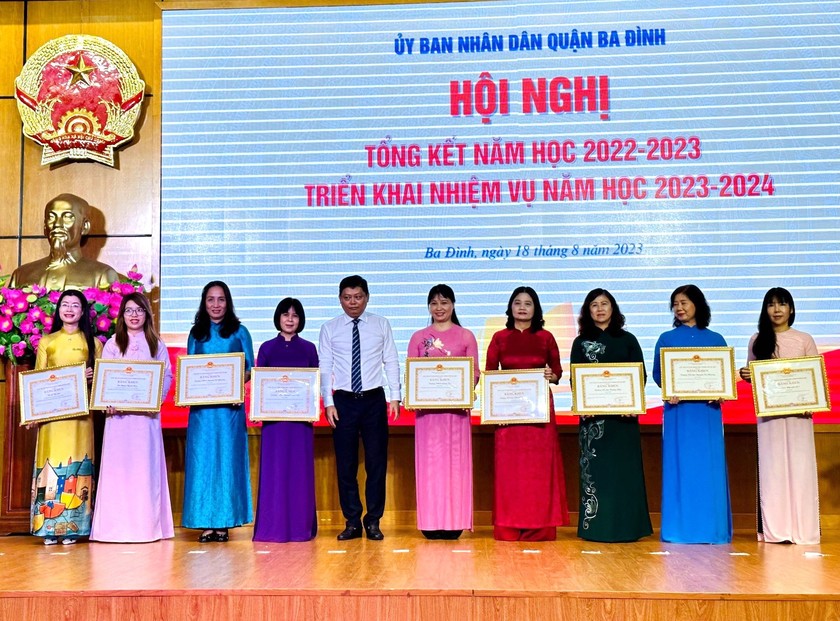 Trường Trung học cơ sở Thành Công nhận Cờ thi đua Đơn vị xuất sắc của thành phố Hà Nội năm học 2022-2023 - Ảnh 3.