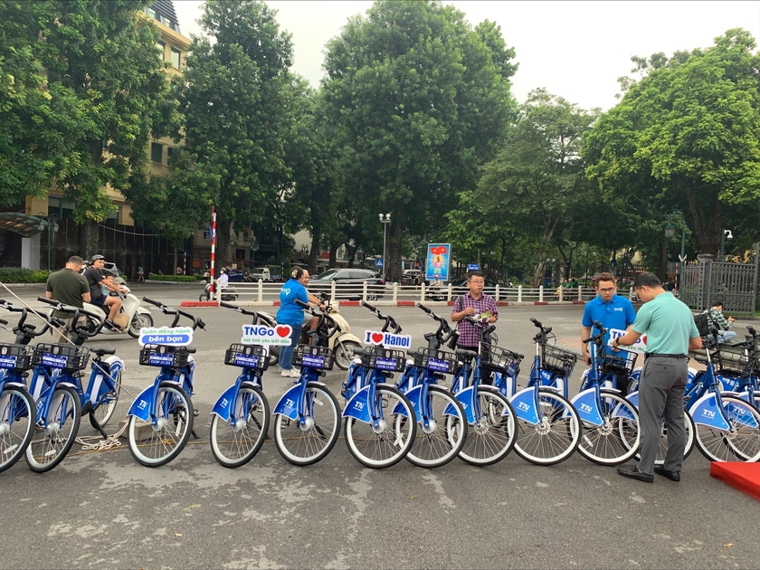 Khai trương chính thức dịch vụ xe đạp công cộng tại Hà Nội - Ảnh 1.