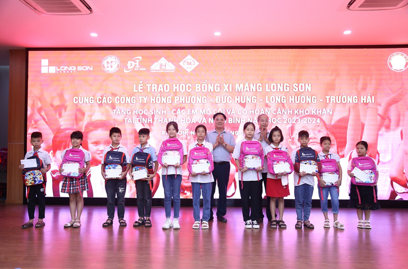 Gần 1,4 tỉ đồng học bổng xi măng Long Sơn tặng học sinh hoàn cảnh đặc biệt khó khăn tại Thanh Hóa và Ninh Bình - Ảnh 2.