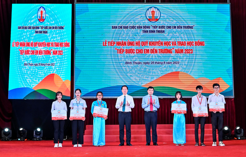Bình Thuận: Tiếp nhận ủng hộ và trao học bổng &quot;Tiếp sức cho em đến trường&quot; năm 2023 - Ảnh 4.