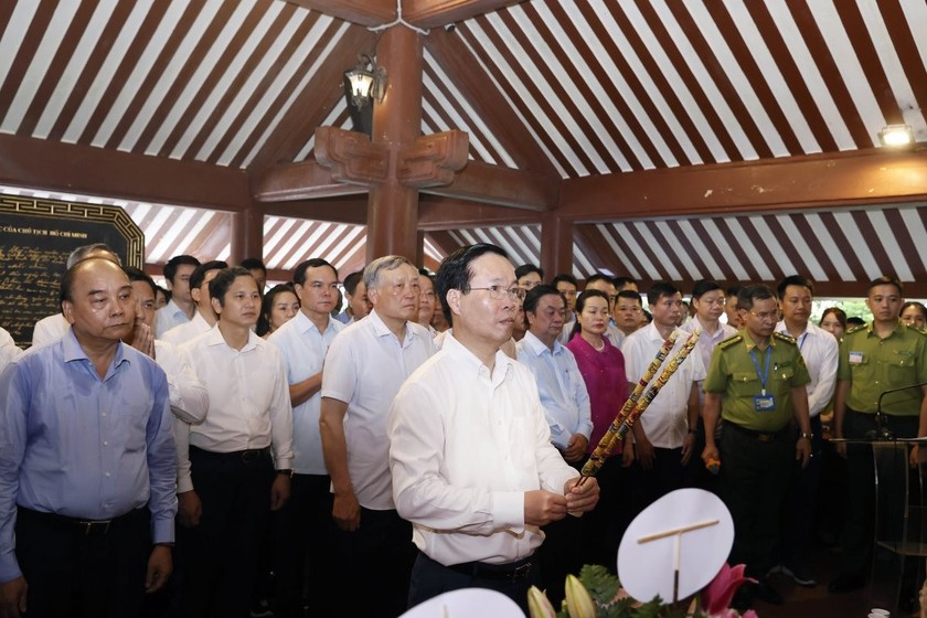 Chủ tịch nước Võ Văn Thưởng dâng hương tưởng niệm 54 năm Ngày mất của Chủ tịch Hồ Chí Minh - Ảnh 1.