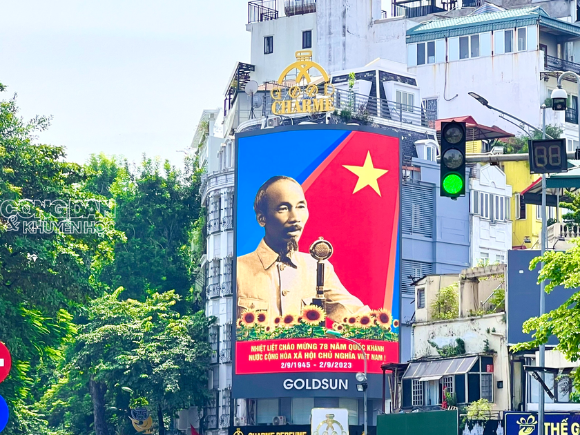 Thủ đô Hà Nội trang hoàng cờ hoa đỏ thắm chào mừng ngày Quốc khánh 2/9 - Ảnh 2.