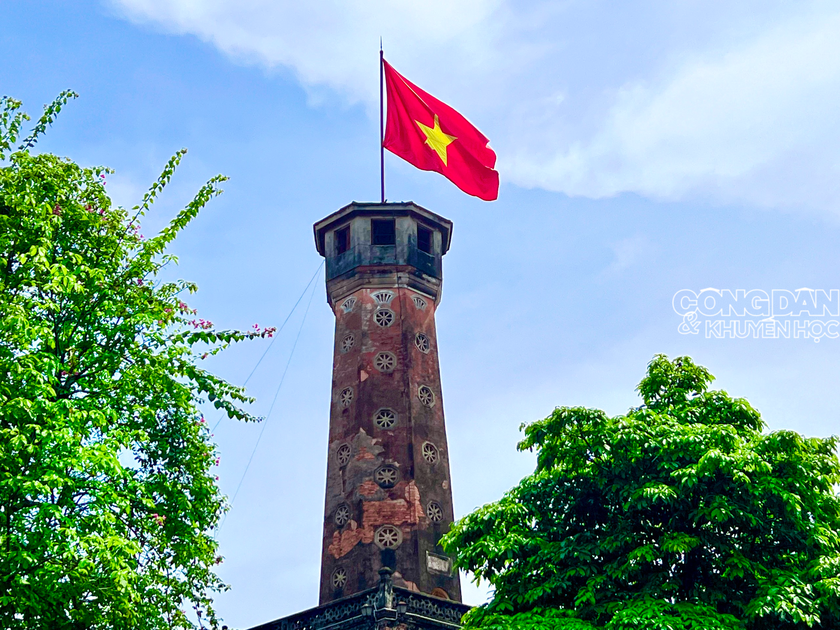 Thủ đô Hà Nội trang hoàng cờ hoa đỏ thắm chào mừng ngày Quốc khánh 2/9 - Ảnh 4.