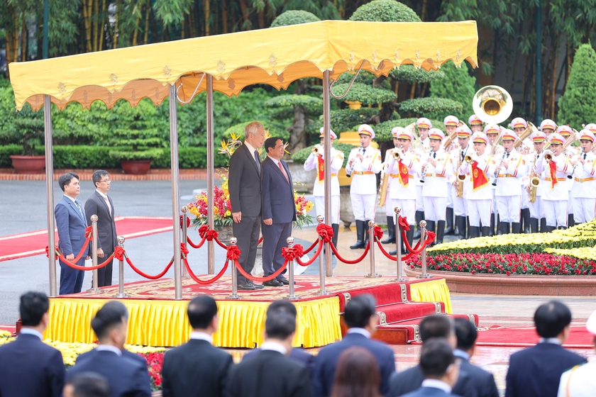 Thủ tướng Chính phủ Phạm Minh Chính chủ trì lễ đón Thủ tướng Singapore Lý Hiển Long - Ảnh 2.