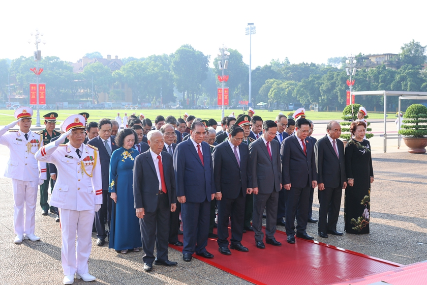 Lãnh đạo Đảng, Nhà nước vào Lăng viếng Chủ tịch Hồ Chí Minh nhân dịp Quốc khánh 2/9 - Ảnh 1.