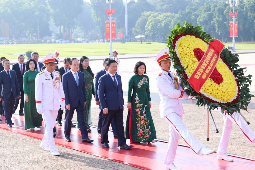 Lãnh đạo Đảng, Nhà nước vào Lăng viếng Chủ tịch Hồ Chí Minh nhân dịp Quốc khánh 2/9 - Ảnh 4.