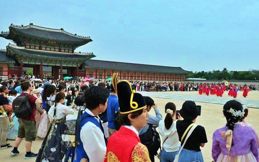 Trung Quốc bỏ xét nghiệm COVID-19 với du khách quốc tế từ 30/8, các tour tránh đám đông tăng độ &quot;hot&quot; - Ảnh 3.