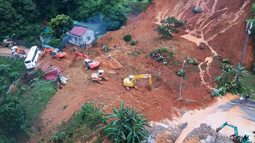 Lâm Đồng: Truy tặng Huy hiệu Tuổi trẻ dũng cảm cho Đại úy Lê Ánh Sáng và anh Phạm Ngọc Anh - Ảnh 1.