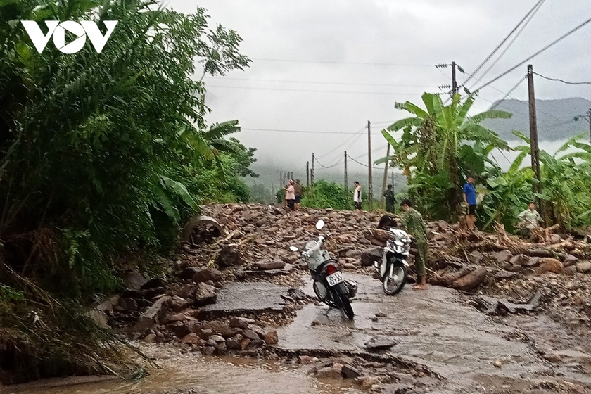 Thời tiết ngày 7/8: Vùng núi và trung du Bắc Bộ mưa lớn, đề phòng nguy cơ xảy ra lũ quét, sạt lở đất - Ảnh 1.