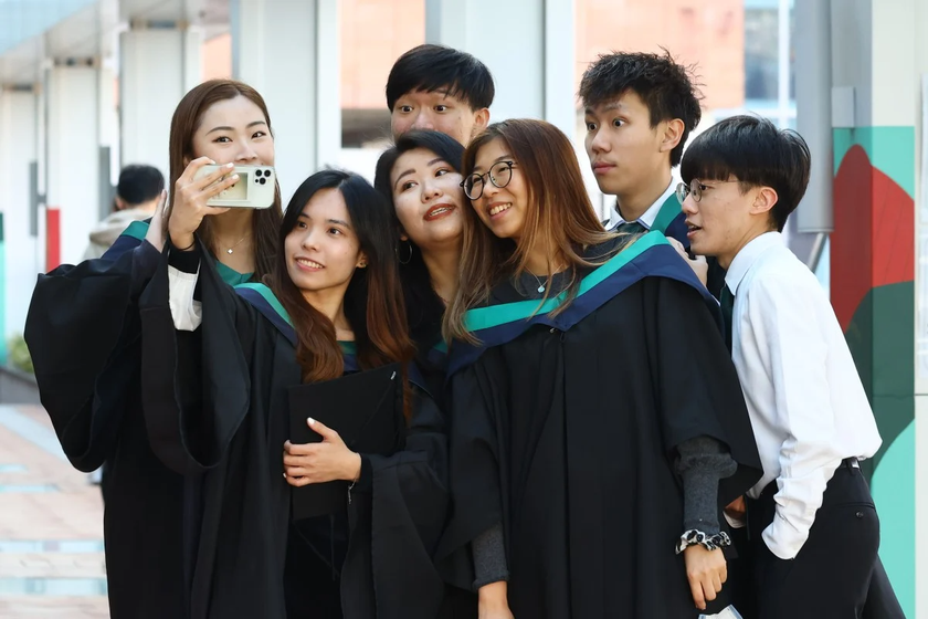 Sinh viên Hồng Kông tốt nghiệp ngành nào có mức lương cao nhất? - Ảnh 1.