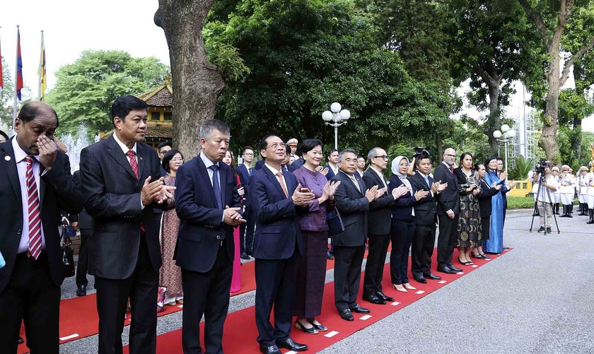 Trang trọng Lễ Thượng cờ kỷ niệm 56 năm Ngày thành lập ASEAN tại nhiều quốc gia trên thế giới - Ảnh 4.