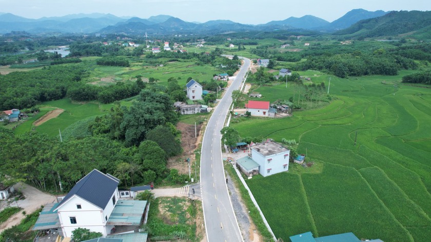 Quảng Ninh: Gắn biển và khánh thành dự án cải tạo, nâng cấp đường tỉnh gần 700 tỉ đồng - Ảnh 3.