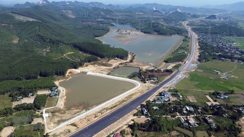 Chính thức lưu thông cao tốc Bắc - Nam nối Thanh Hóa, Nghệ An: Rút ngắn khoảng cách Hà Nội tới các tỉnh miền Trung - Ảnh 1.