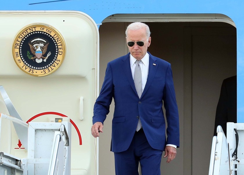 Tổng thống Mỹ Joe Biden tới Hà Nội, bắt đầu chuyến thăm chính thức Việt Nam - Ảnh 1.