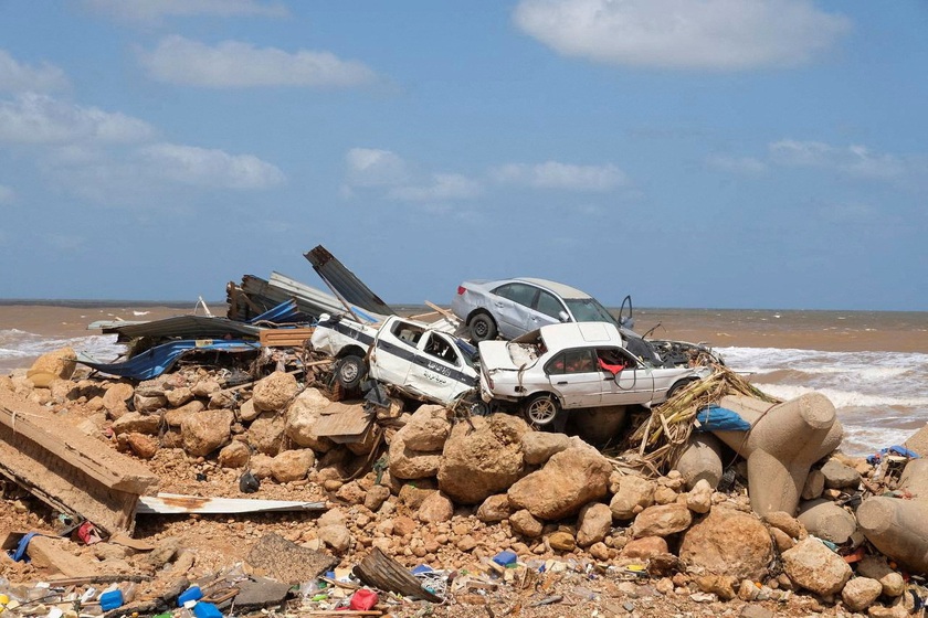 Lũ lụt khủng khiếp ở Libya quét sạch 1/4 thành phố, làm hàng nghìn người chết, 10.000 người mất tích - Ảnh 3.
