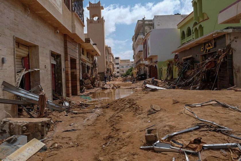 Lũ lụt khủng khiếp ở Libya quét sạch 1/4 thành phố, làm hàng nghìn người chết, 10.000 người mất tích - Ảnh 1.