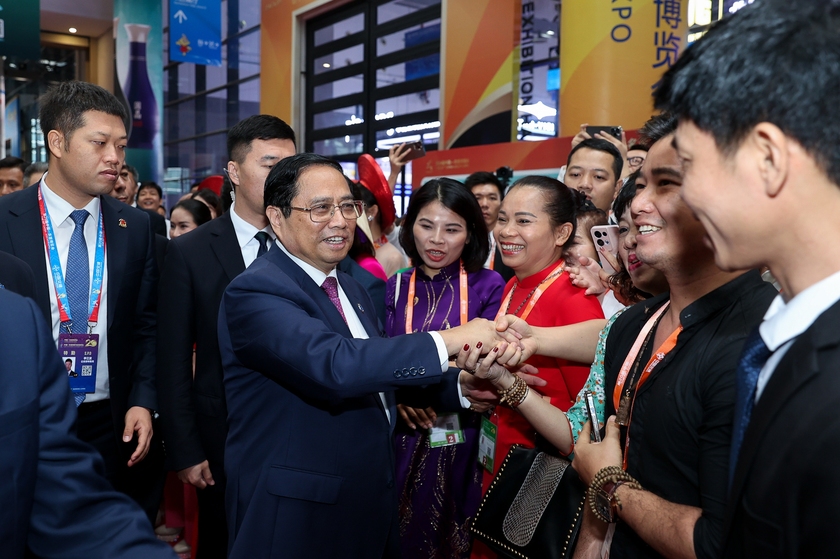 Thủ tướng Phạm Minh Chính: Mong muốn Việt Nam trở thành điểm trung chuyển hàng hóa giữa ASEAN và Trung Quốc - Ảnh 2.