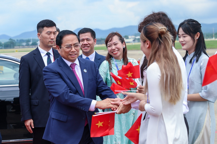 Thủ tướng Phạm Minh Chính: Mong muốn Việt Nam trở thành điểm trung chuyển hàng hóa giữa ASEAN và Trung Quốc - Ảnh 12.