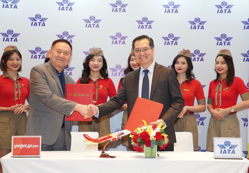 Học viện Hàng không Vietjet hợp tác nâng cao chất lượng đào tạo với IATA - Ảnh 1.