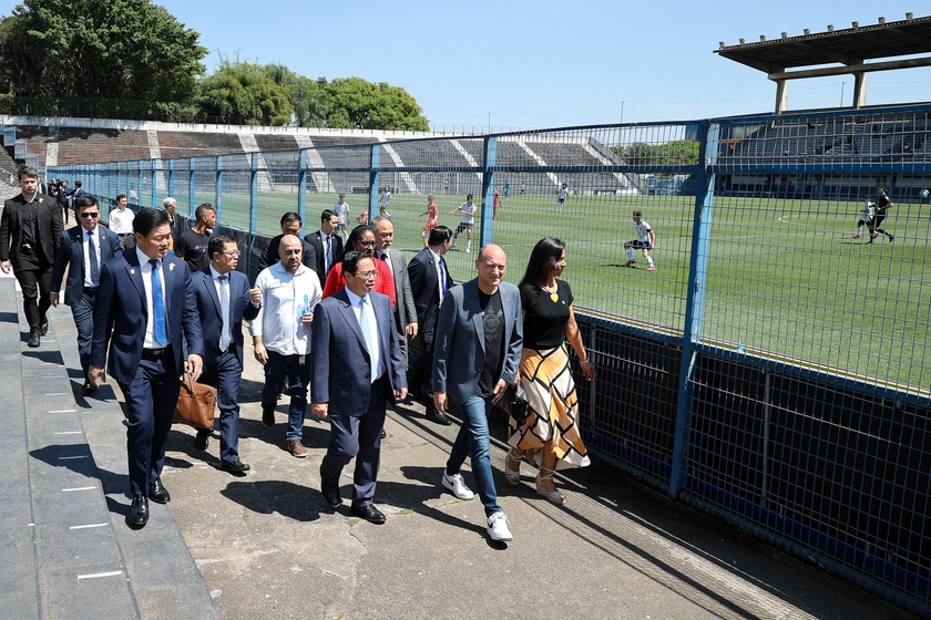 Thủ tướng đề nghị Brazil tăng cường các hoạt động hợp tác, hỗ trợ Việt Nam phát triển nền bóng đá - Ảnh 3.