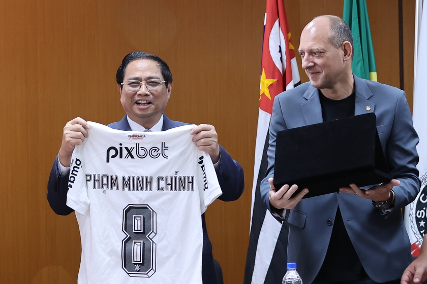 Thủ tướng đề nghị Brazil tăng cường các hoạt động hợp tác, hỗ trợ Việt Nam phát triển nền bóng đá - Ảnh 4.