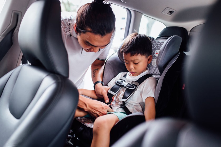 Bảo đảm an toàn cho trẻ em trên ô tô khi tham gia giao thông - Ảnh 1.