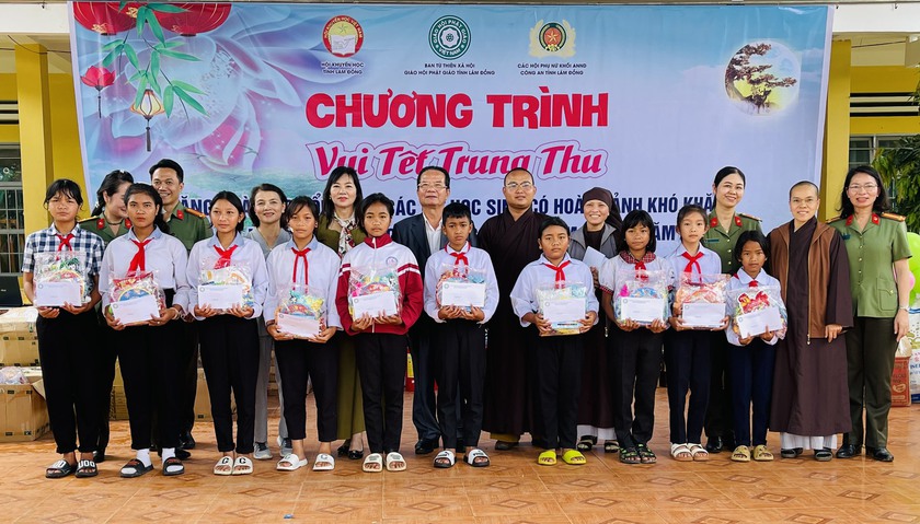 Lâm Đồng: Vui Tết Trung thu với học sinh hoàn cảnh khó khăn tại huyện Đam Rông - Ảnh 3.