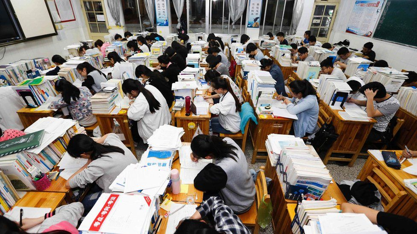 Trung Quốc: Thay đổi cách tính điểm kỳ thi vào cấp 3 từ năm 2025 - Ảnh 1.