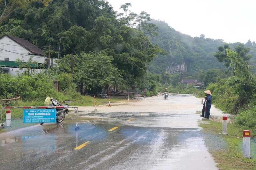 Thông tin mới nhất về thiệt hại do mưa lớn ở các tỉnh Trung Bộ, Tây Bắc Bộ - Ảnh 3.