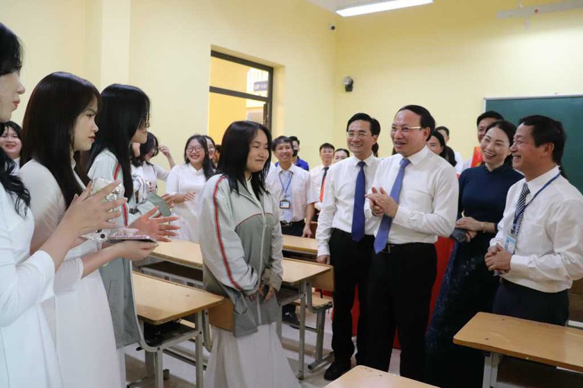 Quảng Ninh: 360.000 học sinh hân hoan dự lễ khai giảng năm học mới 2023-2024- Ảnh 3.