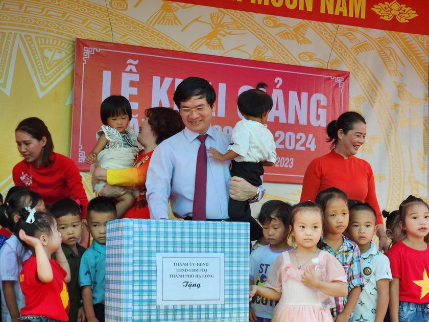 Quảng Ninh: 360.000 học sinh hân hoan dự lễ khai giảng năm học mới 2023-2024- Ảnh 6.