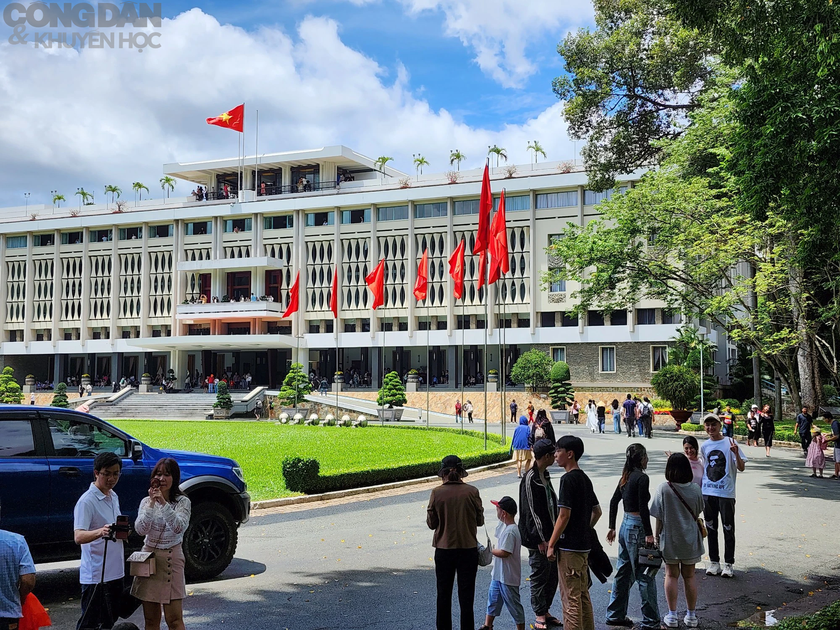 Đón gần 1 triệu lượt khách du lịch dịp 2/9, Thành phố Hồ Chí Minh thu về gần 3.000 tỉ đồng - Ảnh 1.