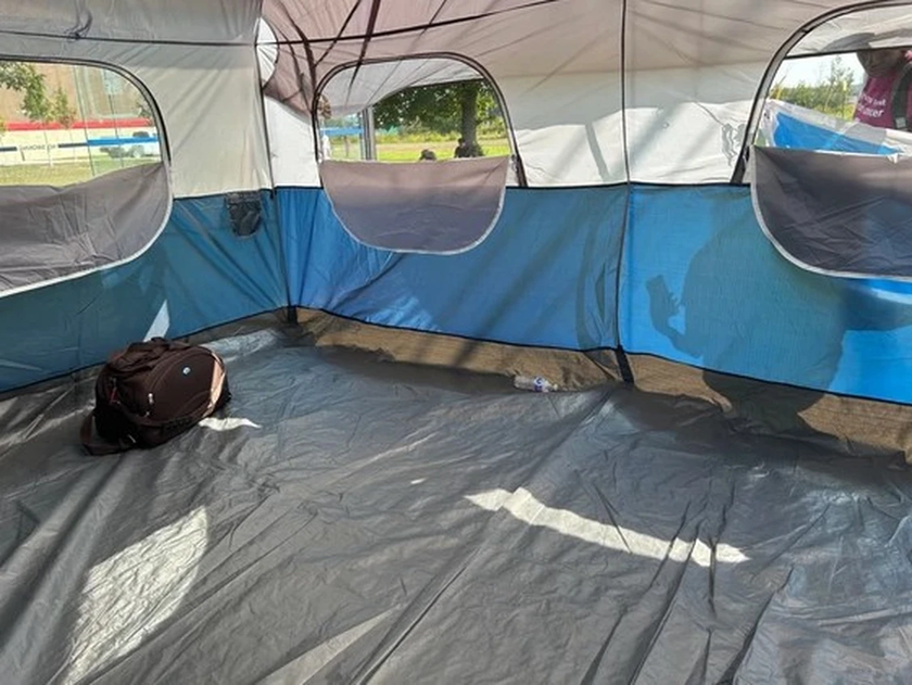 Canada: Khủng hoảng nhà ở khiến sinh viên quốc tế phải ở trong túp lều - Ảnh 2.