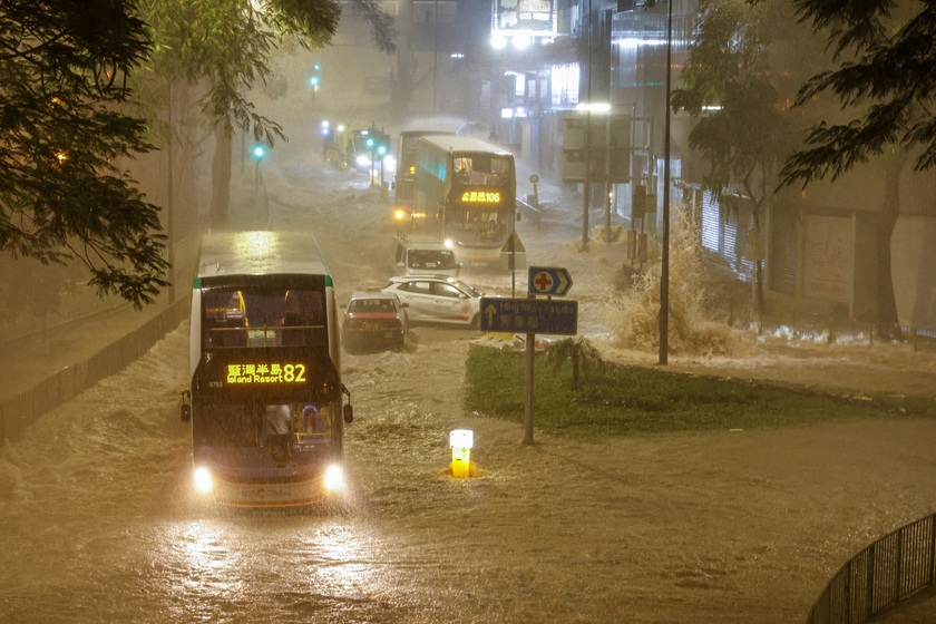 Nhiều nơi của Trung Quốc hứng chịu lượng mưa lớn kỷ lục do ảnh hưởng của bão Haikui - Ảnh 4.