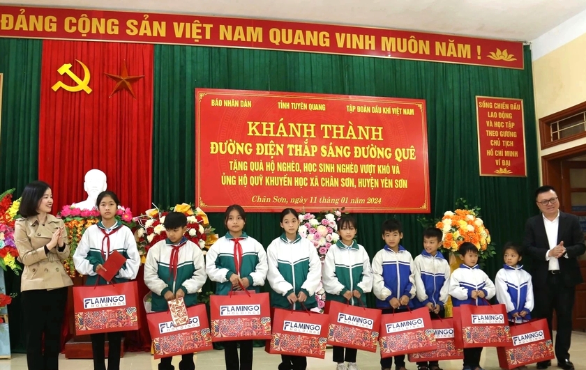 Báo Nhân Dân và Tập đoàn dầu khí Việt Nam ủng hộ Quỹ Khuyến học Tuyên Quang- Ảnh 2.