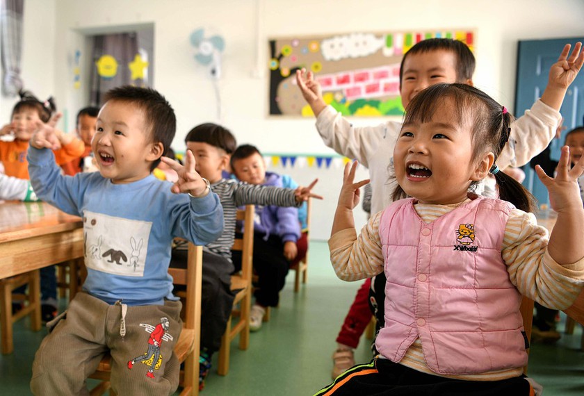Tỉ lệ sinh giảm giáng một "đòn" mạnh vào các trường mầm non Trung Quốc- Ảnh 1.