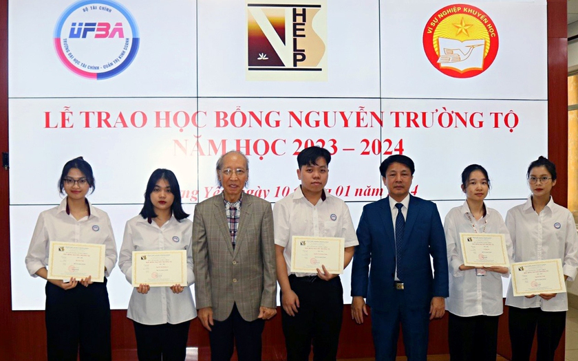 Quỹ Khuyến học Việt Nam trao 50 suất học bổng Nguyễn Trường Tộ tặng sinh viên vượt khó, hiếu học- Ảnh 2.