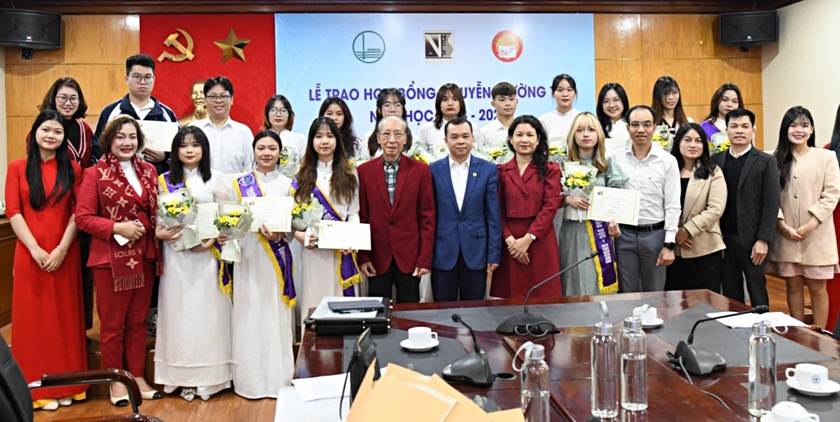 Quỹ Khuyến học Việt Nam trao 50 suất học bổng Nguyễn Trường Tộ tặng sinh viên vượt khó, hiếu học- Ảnh 3.