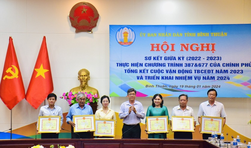Bình Thuận: Hơn 5.600 suất học bổng "Tiếp bước cho em đến trường" tặng học sinh vượt khó trong năm 2023- Ảnh 4.