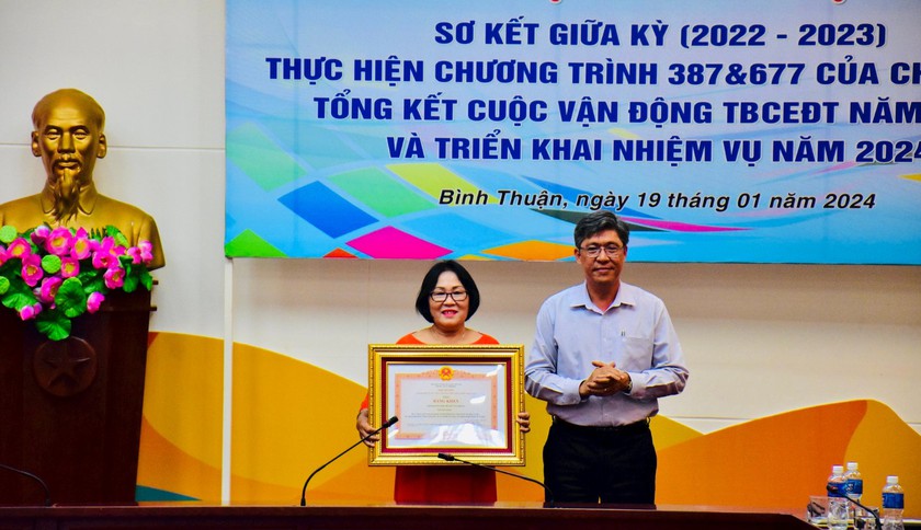 Bình Thuận: Hơn 5.600 suất học bổng "Tiếp bước cho em đến trường" tặng học sinh vượt khó trong năm 2023- Ảnh 1.
