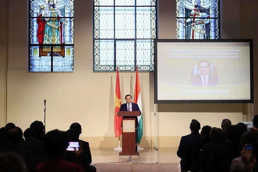 Thủ tướng Phạm Minh Chính phát biểu về chính sách tại Đại học Hành chính công Quốc gia Hungary- Ảnh 4.