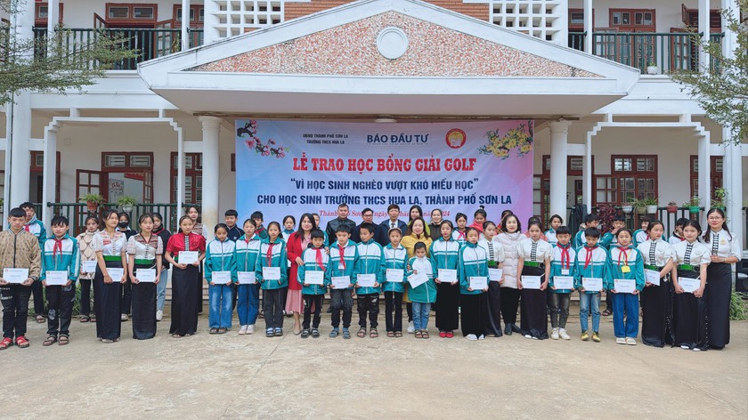 Quỹ Khuyến học Việt Nam trao 80 suất học bổng tặng học sinh vượt khó, hiếu học tại Sơn La- Ảnh 2.