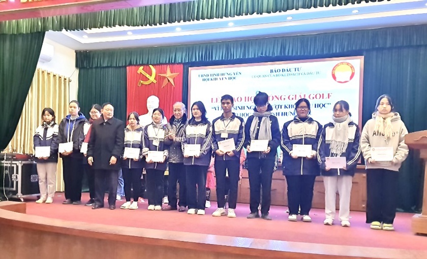 Quỹ Khuyến học Việt Nam trao 50 suất học bổng tặng học sinh vượt khó tại tỉnh Hưng Yên- Ảnh 2.