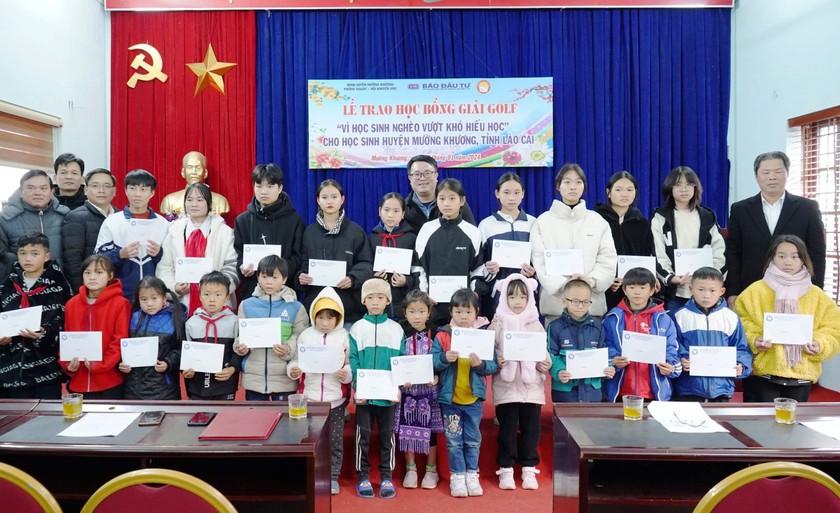 Hội Khuyến học tỉnh Lào Cai trao 50 suất học bổng cho học sinh nghèo vượt khó, hiếu học - Ảnh 1.