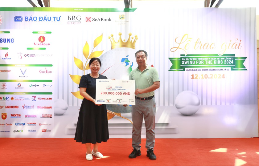 Giải Golf từ thiện Vì trẻ em Việt Nam 2024 huy động được 2,3 tỉ đồng dành cho khuyến học - Ảnh 2.