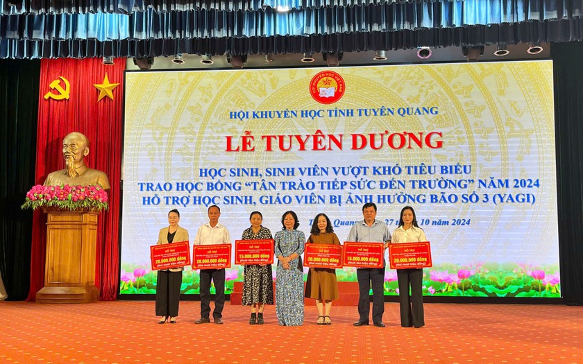 Hội Khuyến học tỉnh Tuyên Quang tuyên dương và trao học bổng "Tân Trào tiếp sức đến trường" - Ảnh 5.