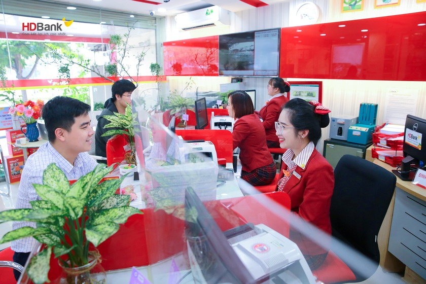 HDBank đồng loạt triển khai các hoạt động đồng hành cùng khách hàng bị ảnh hưởng bởi bão lũ- Ảnh 2.