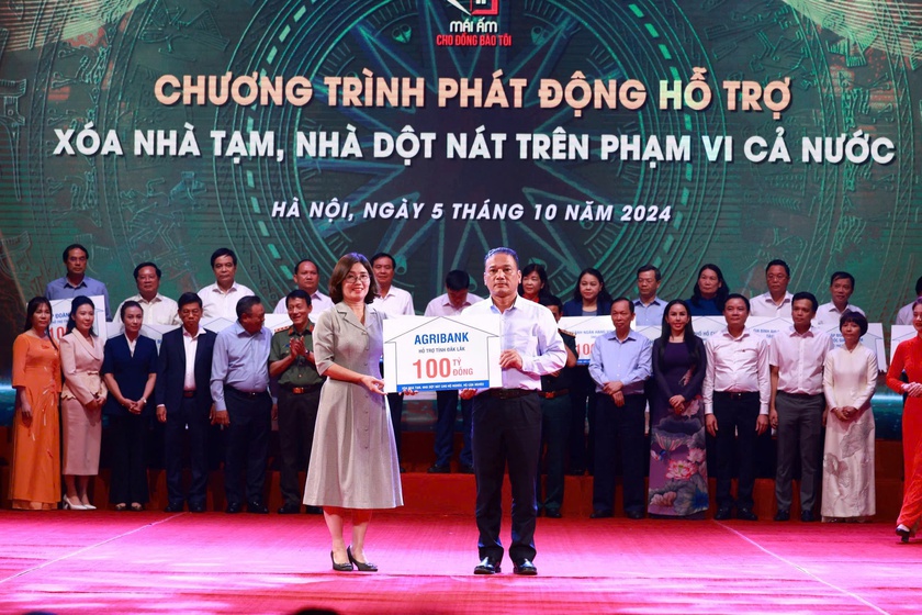 Agribank ủng hộ 100 tỷ đồng hưởng ứng đợt thi đua hoàn thành xóa nhà tạm, nhà dột nát trên cả nước- Ảnh 2.